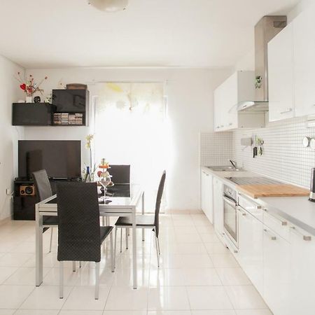 Apartment Nina , Bacvice Beach Сплит Экстерьер фото