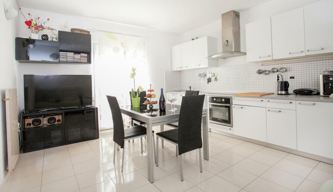 Apartment Nina , Bacvice Beach Сплит Экстерьер фото